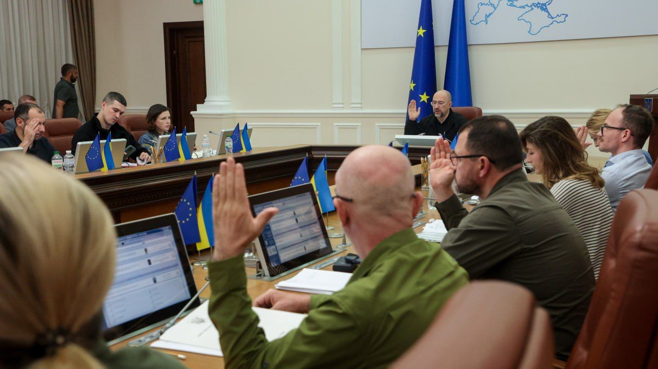 Кабмін ухвалив законопроєкт про електронні трудові книжки Кабмін-ухвалив-законопроєкт-про-електронні-трудові-книжки