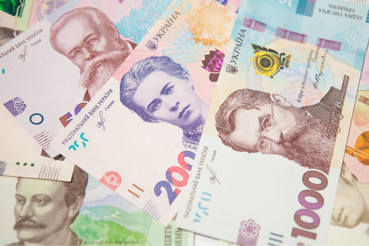 НБУ-послабив-курс-гривні-до-долара-і-євро