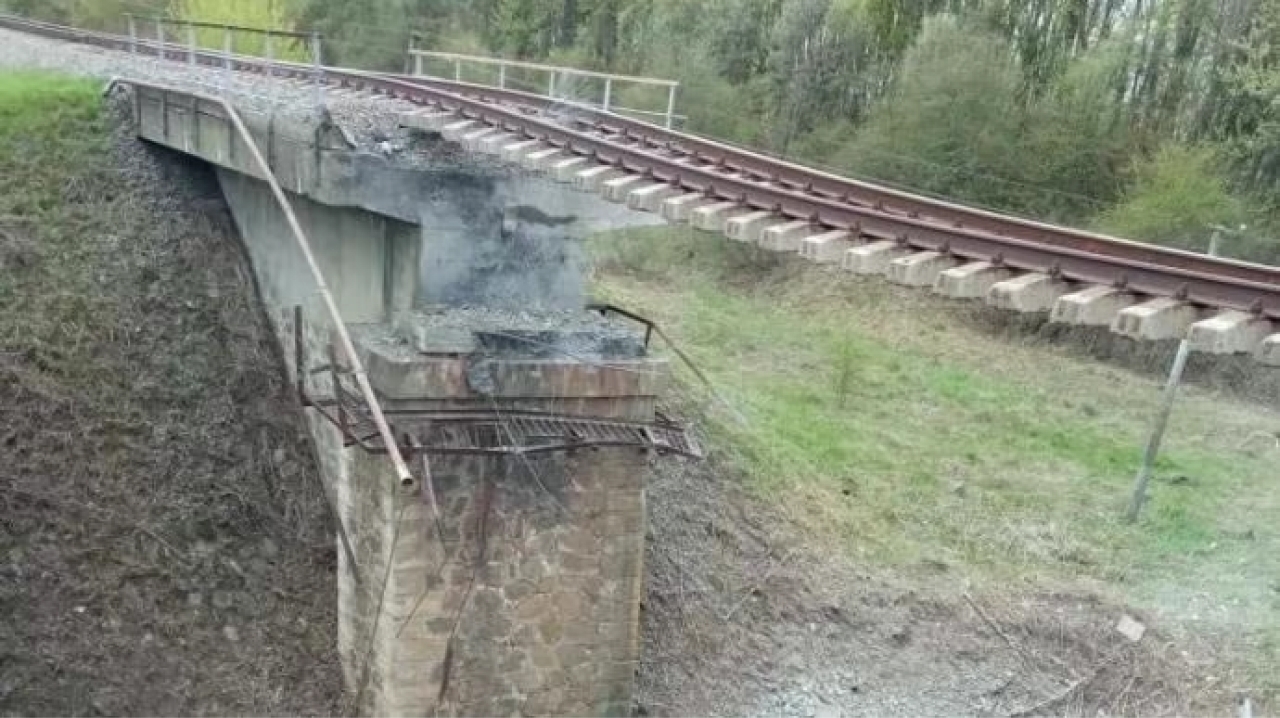 РФ заявила про диверсію: обвал мосту в Курській області РФ-заявила-про-диверсію-обвал-мосту-в-Курській-області