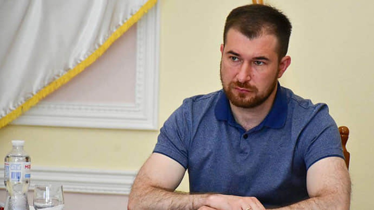Очільник Чернігова заявив про обшуки ДБР у його квартирі Очільник-Чернігова-заявив-про-обшуки-ДБР-у-його-квартирі
