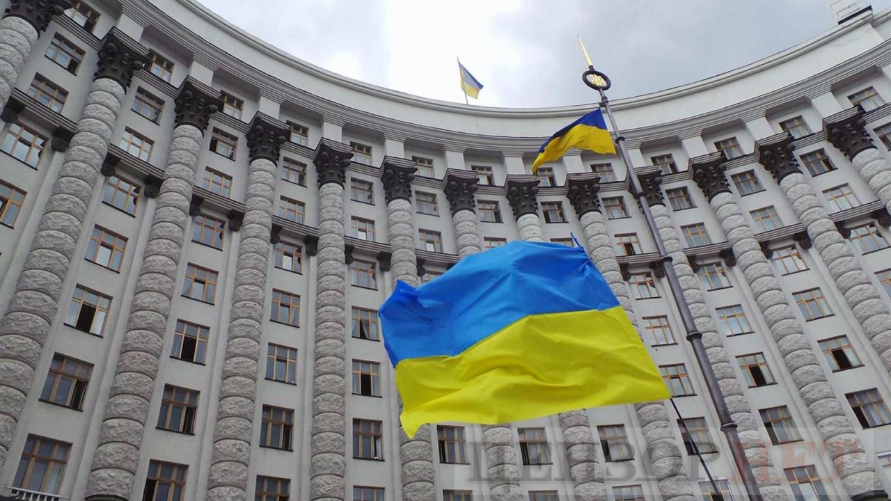 Зросла кількість українців, які вірять у конфлікт у владі і у втому Заходу Зросла-кількість-українців,-які-вірять-у-конфлікт-у-владі-і-у-втому-Заходу