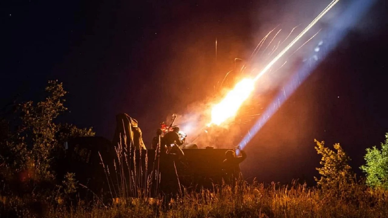 Командувач ПС показав відео як вночі збивають Шахеди Командувач-ПС-показав-відео-як-вночі-збивають-Шахеди