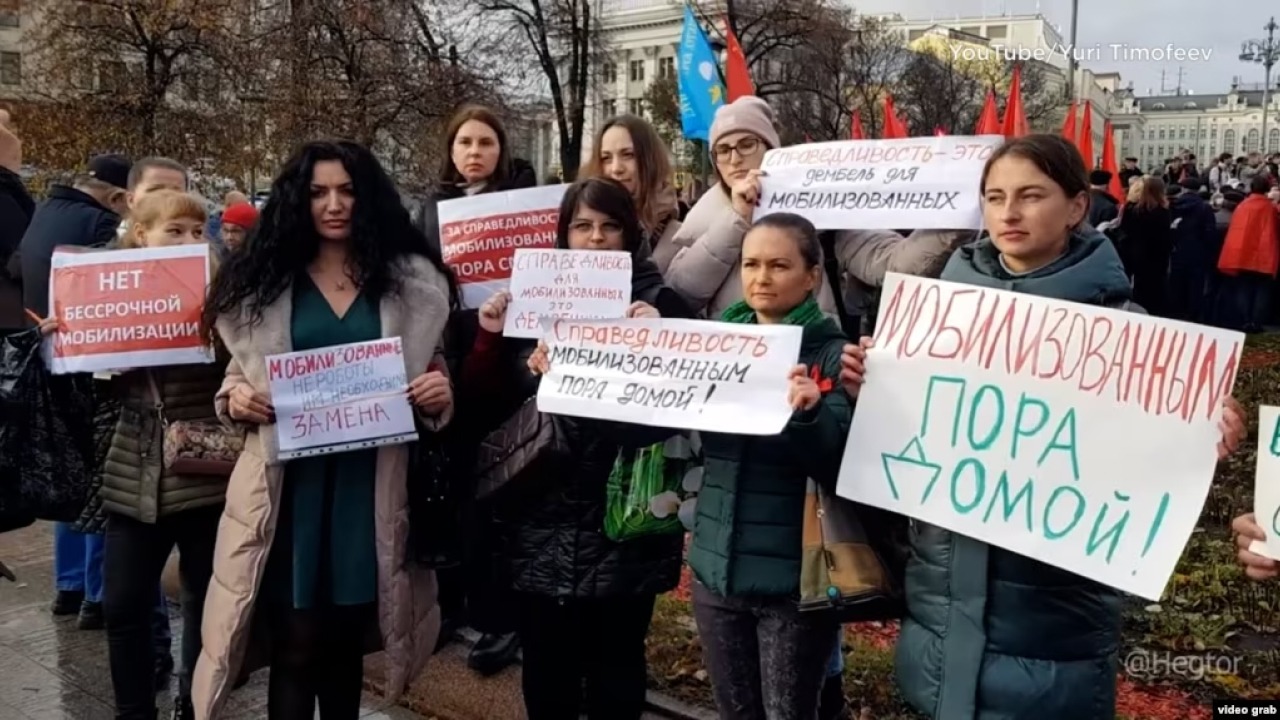 Розвідка Британії відреагувала на протести родичів російських військових із вимогою повернути їх додому Розвідка-Британії-відреагувала-на-протести-родичів-російських-військових-із-вимогою-повернути-їх-додому