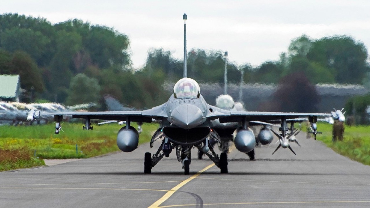 Яку версію винищувача F-16 Нідерланди відправили до Румунії задля навчання ЗСУ Яку-версію-винищувача-F-16-Нідерланди-відправили-до-Румунії-задля-навчання-ЗСУ