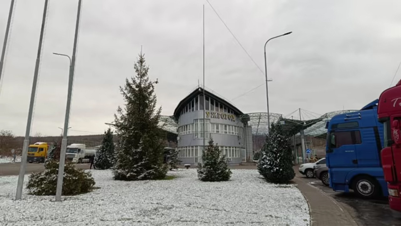 Пункт пропуску зі Словаччиною відновили після блокади Пункт-пропуску-зі-Словаччиною-відновили-після-блокади