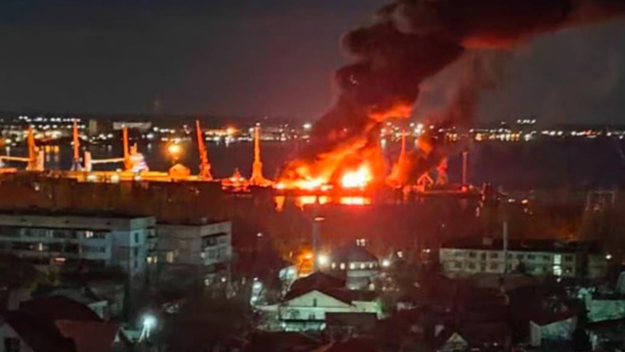 Знищення десантного корабля "Новочеркаськ": розвідка Естонії захоплена операцією України Знищення-десантного-корабля-Новочеркаськ-розвідка-Естонії-захоплена-операцією-України